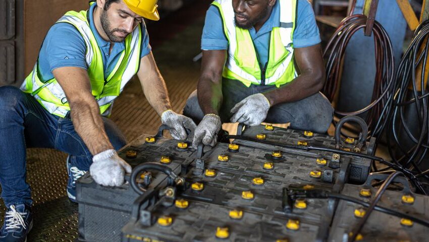 Lead-Acid vs Lithium-Ion Batteries: Which Is Better for Forklifts?