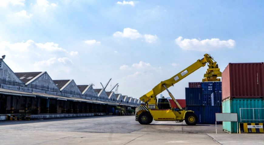 What is the Load Capacity of a Reach Stacker?