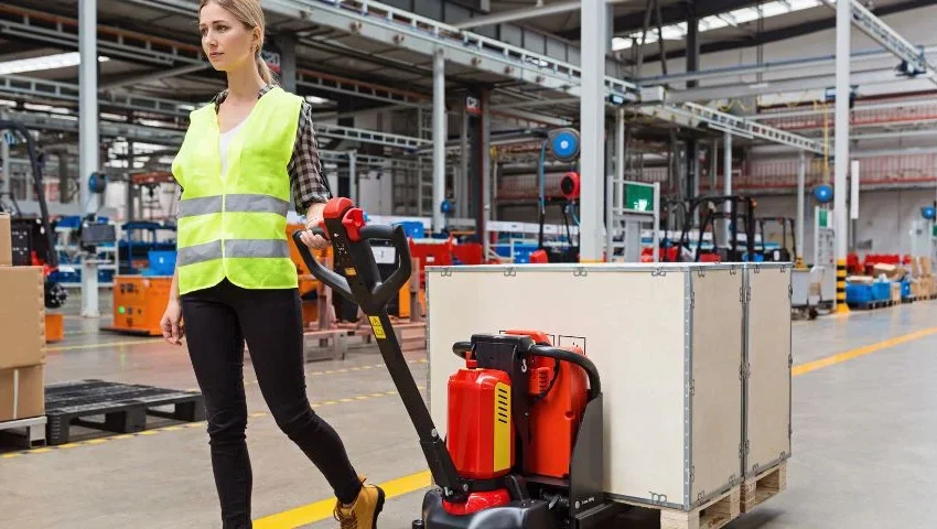 How to Choose Between a Pallet Jack and a Powered Pallet Truck