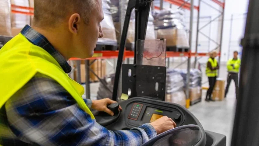 Fleet Utilization KPIs: Simple Metrics to Cut Idle Time and Boost Throughput