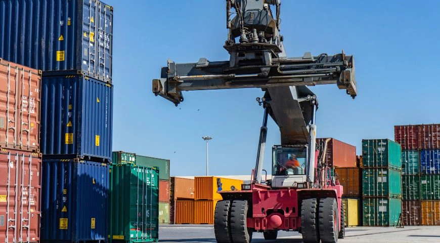 Spec’ing Container Handlers for Mixed TEU Operations