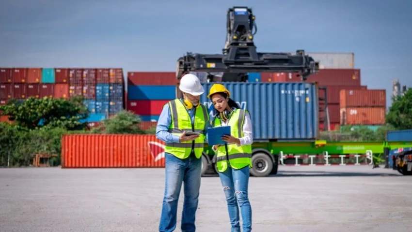Smart Yard Management: How IoT and GPS Tracking Are Transforming Container Handling Efficiency